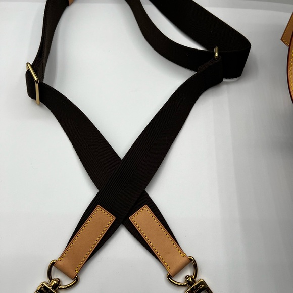 Louis Vuitton Porte Documents Voyage Handbag Monogram With LV Receipt - Picture 3 of 12